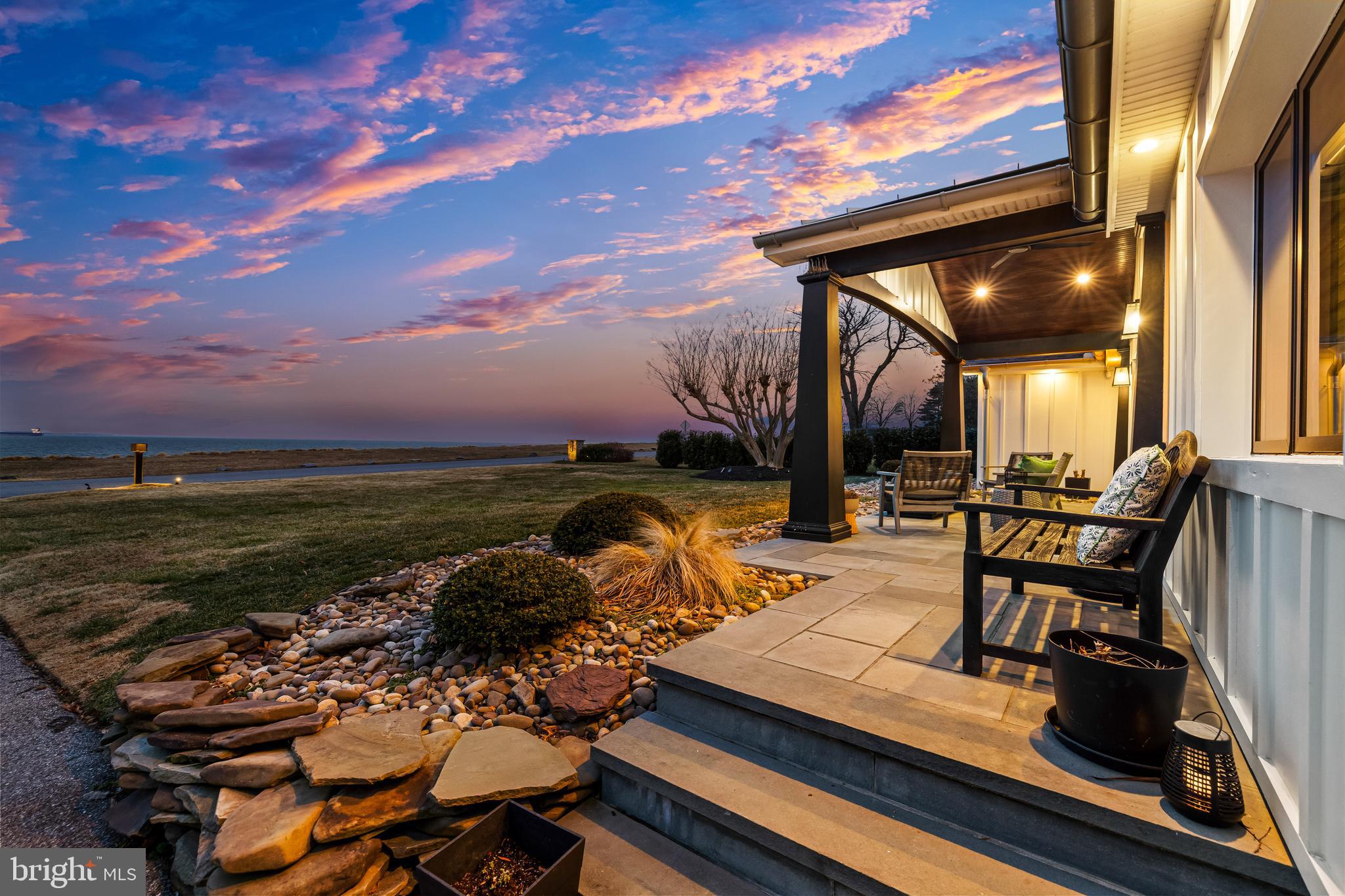 BAY RIDGE WATER VIEWS | 113 BAY DRIVE