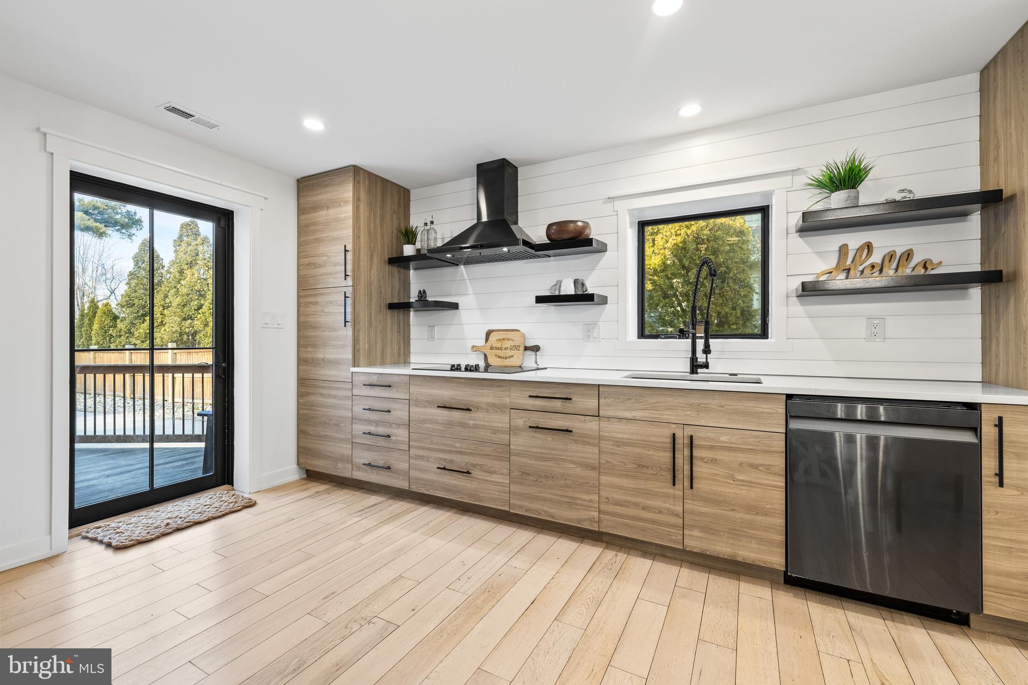 BAY RIDGE WATER VIEWS | 113 BAY DRIVE