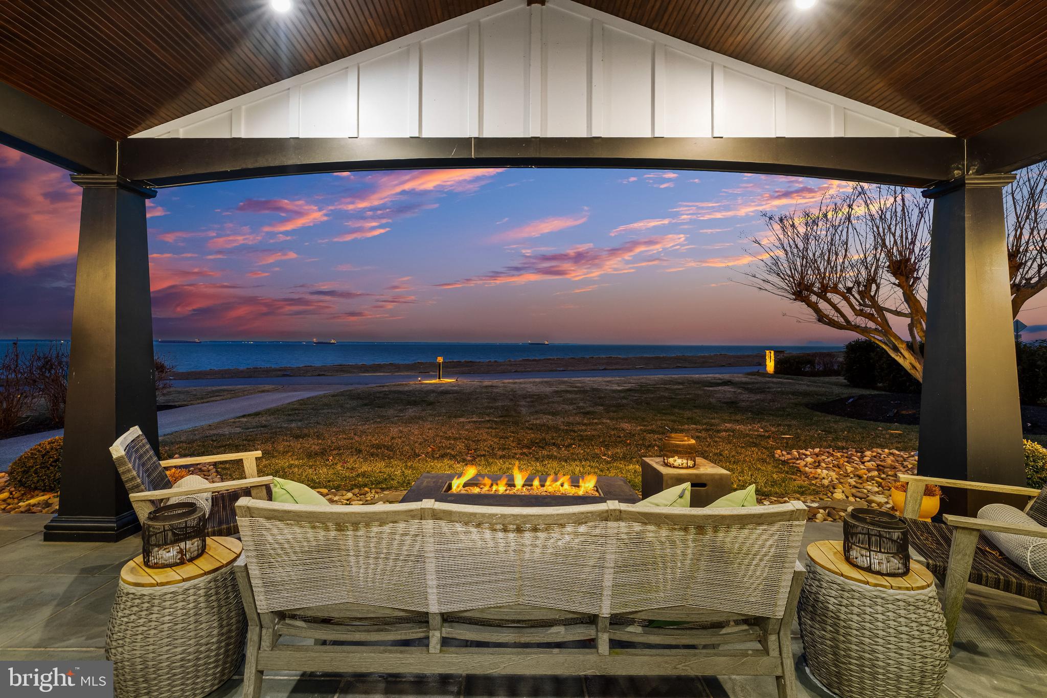 BAY RIDGE WATER VIEWS | 113 BAY DRIVE