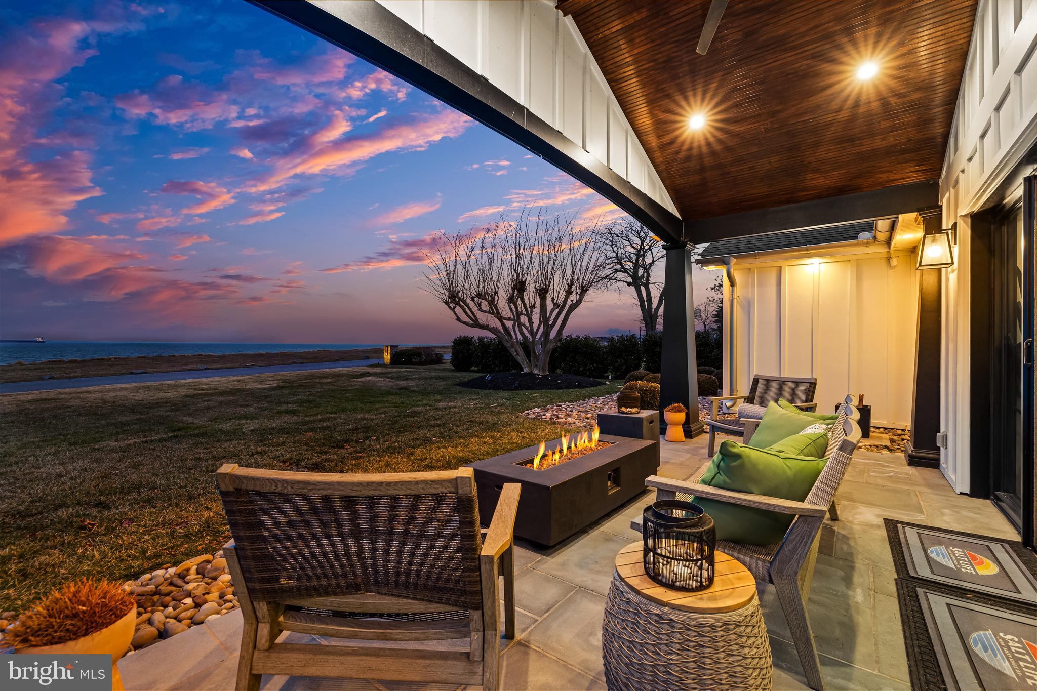 BAY RIDGE WATER VIEWS | 113 BAY DRIVE