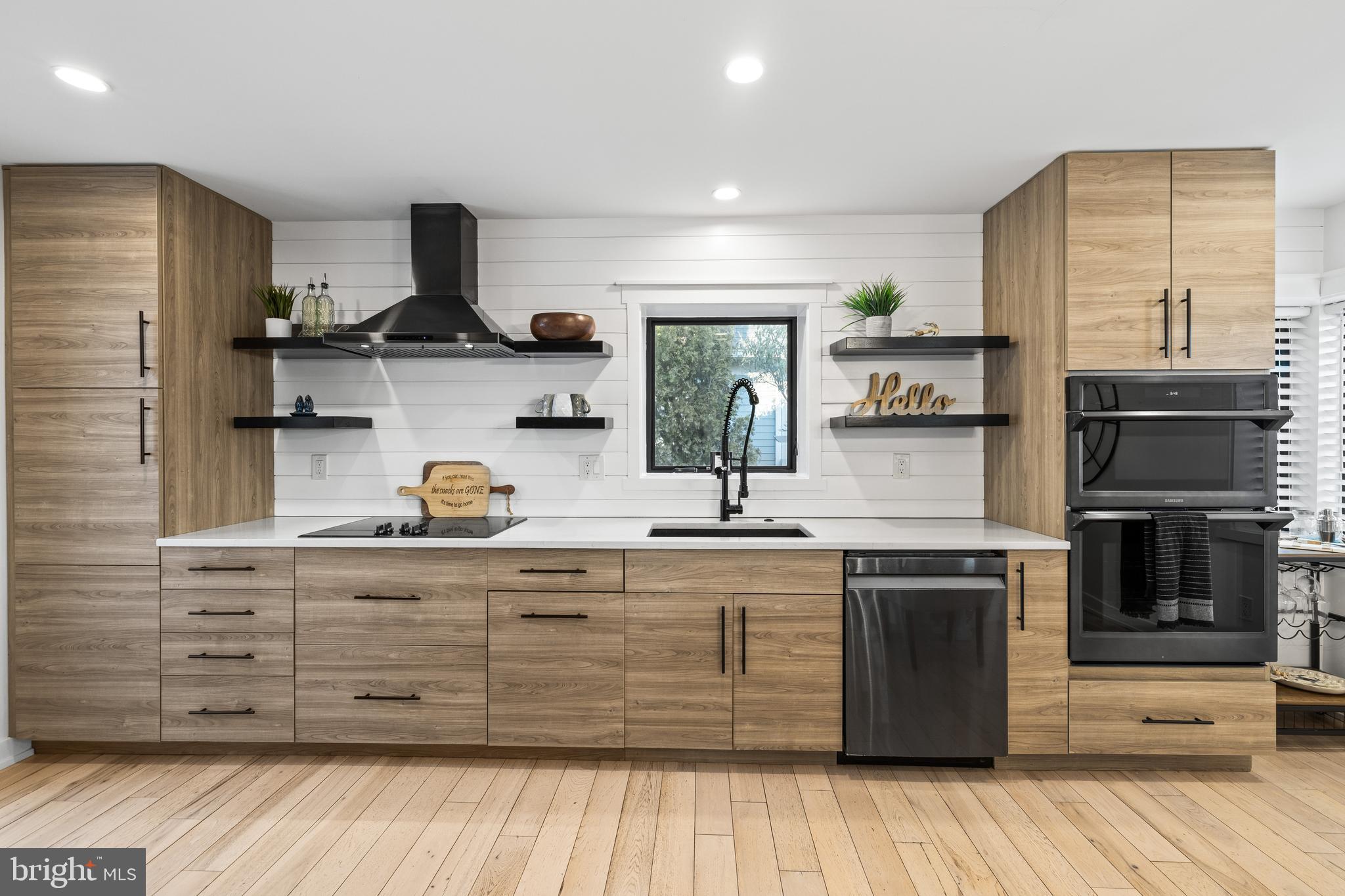 BAY RIDGE WATER VIEWS | 113 BAY DRIVE