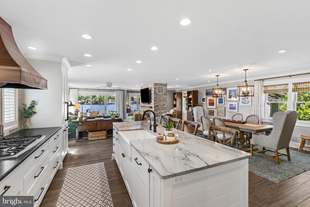 BACK CREEK WATERFRONT | 7989 E RIVERSIDE DRIVE
