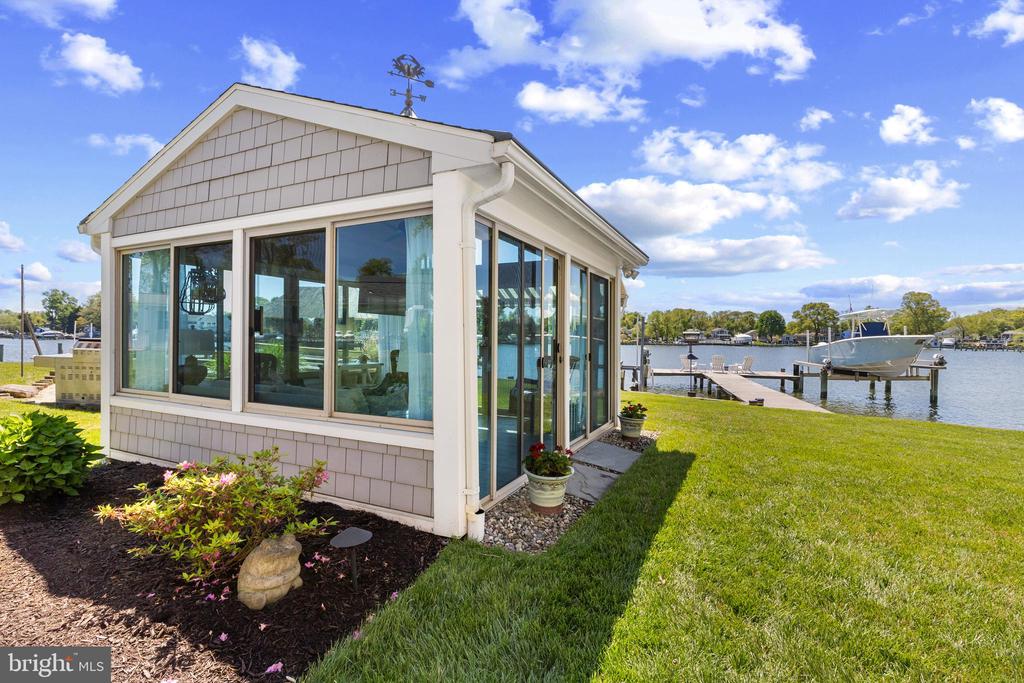 BACK CREEK WATERFRONT | 7989 E RIVERSIDE DRIVE