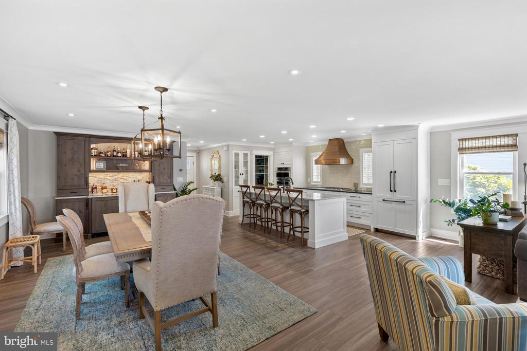 BACK CREEK WATERFRONT | 7989 E RIVERSIDE DRIVE