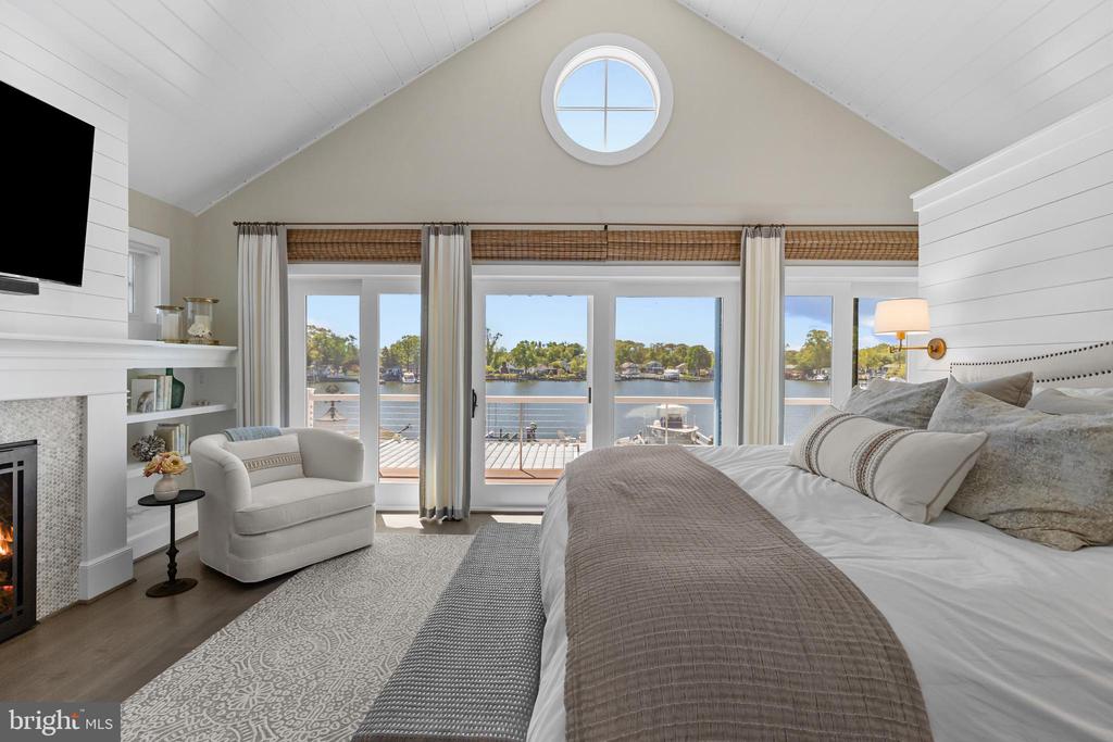 BACK CREEK WATERFRONT | 7989 E RIVERSIDE DRIVE