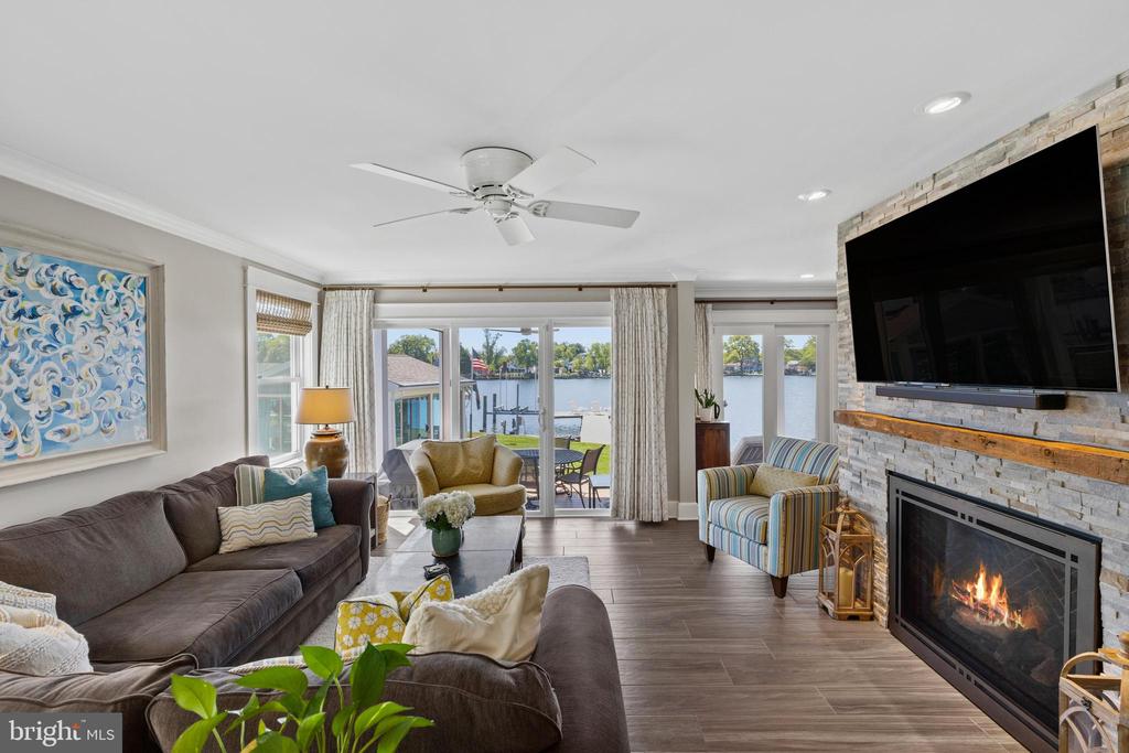 BACK CREEK WATERFRONT | 7989 E RIVERSIDE DRIVE