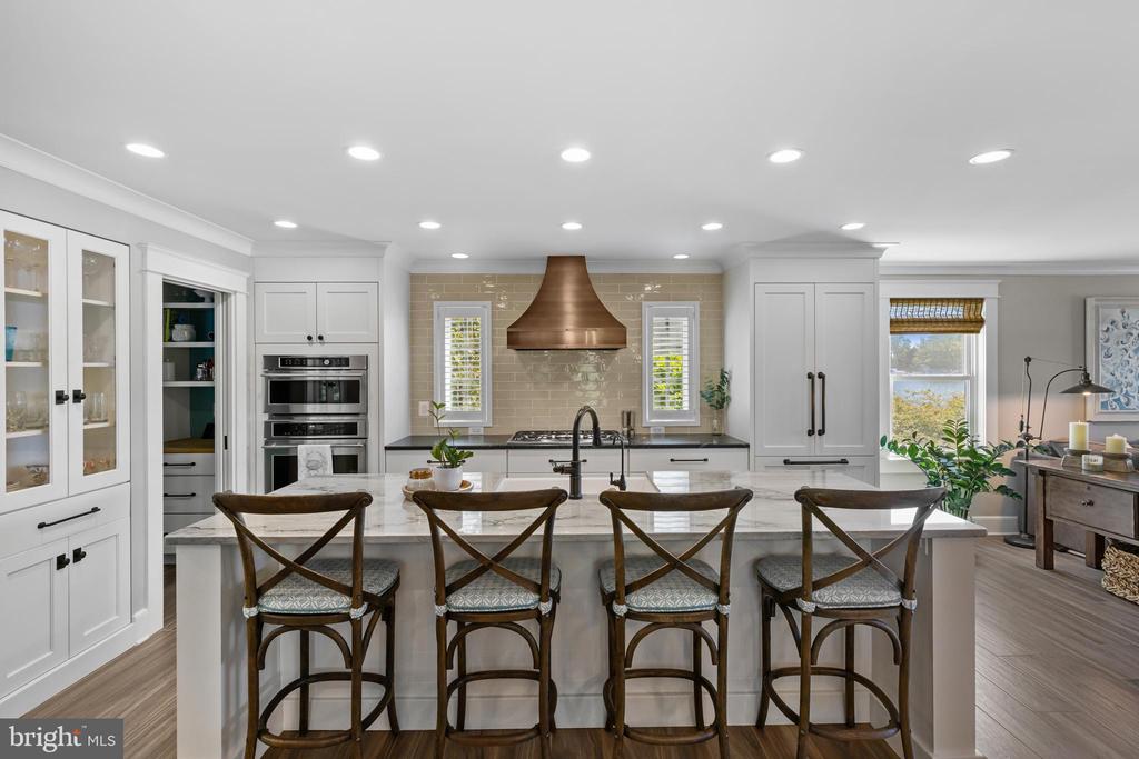 BACK CREEK WATERFRONT | 7989 E RIVERSIDE DRIVE
