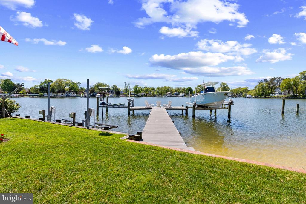 BACK CREEK WATERFRONT | 7989 E RIVERSIDE DRIVE