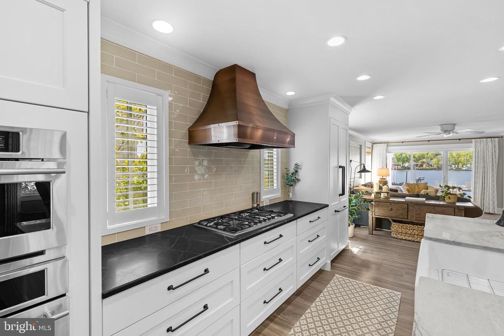 BACK CREEK WATERFRONT | 7989 E RIVERSIDE DRIVE