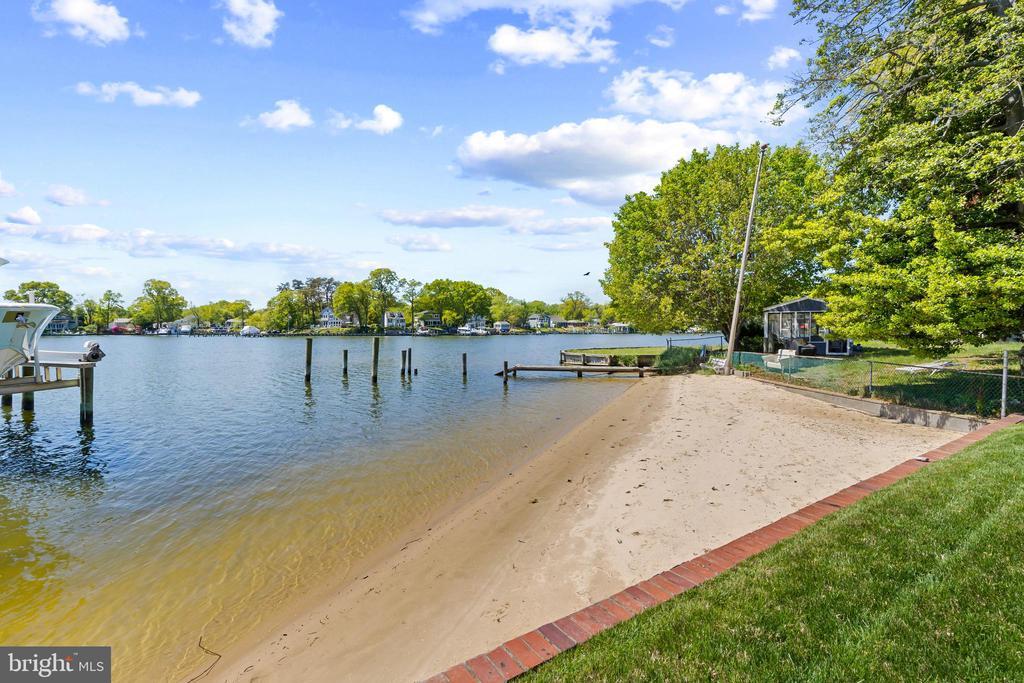 BACK CREEK WATERFRONT | 7989 E RIVERSIDE DRIVE