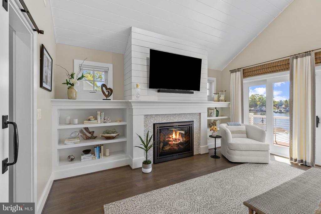 BACK CREEK WATERFRONT | 7989 E RIVERSIDE DRIVE