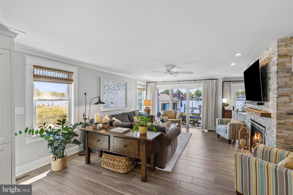 BACK CREEK WATERFRONT | 7989 E RIVERSIDE DRIVE
