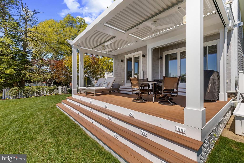 BACK CREEK WATERFRONT | 7989 E RIVERSIDE DRIVE
