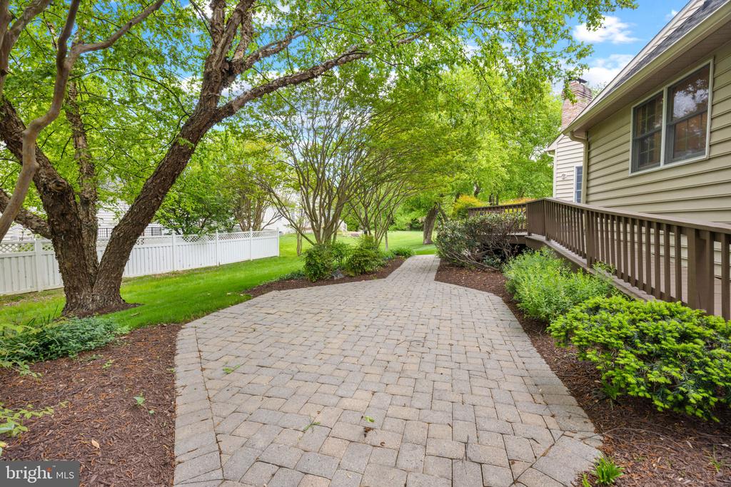 1604 TRAWLER LANE