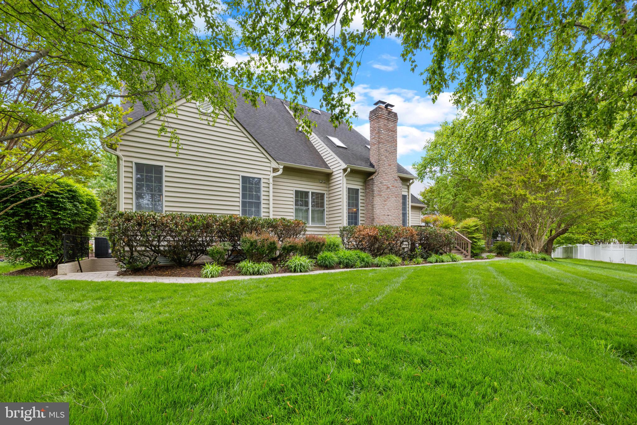 1604 TRAWLER LANE