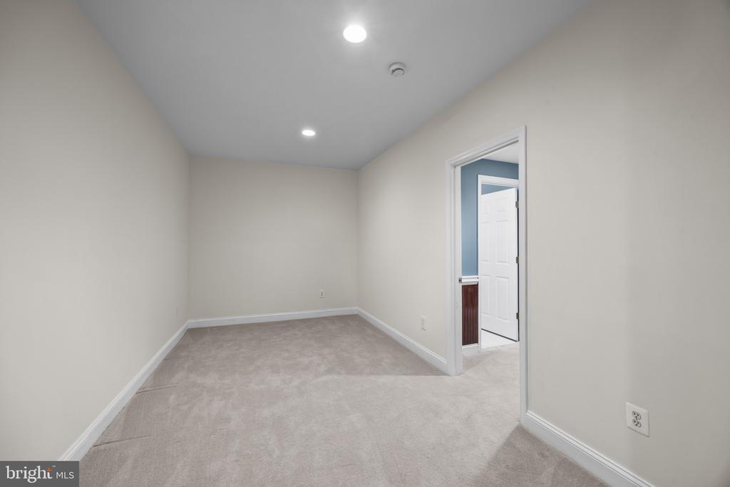 1604 TRAWLER LANE