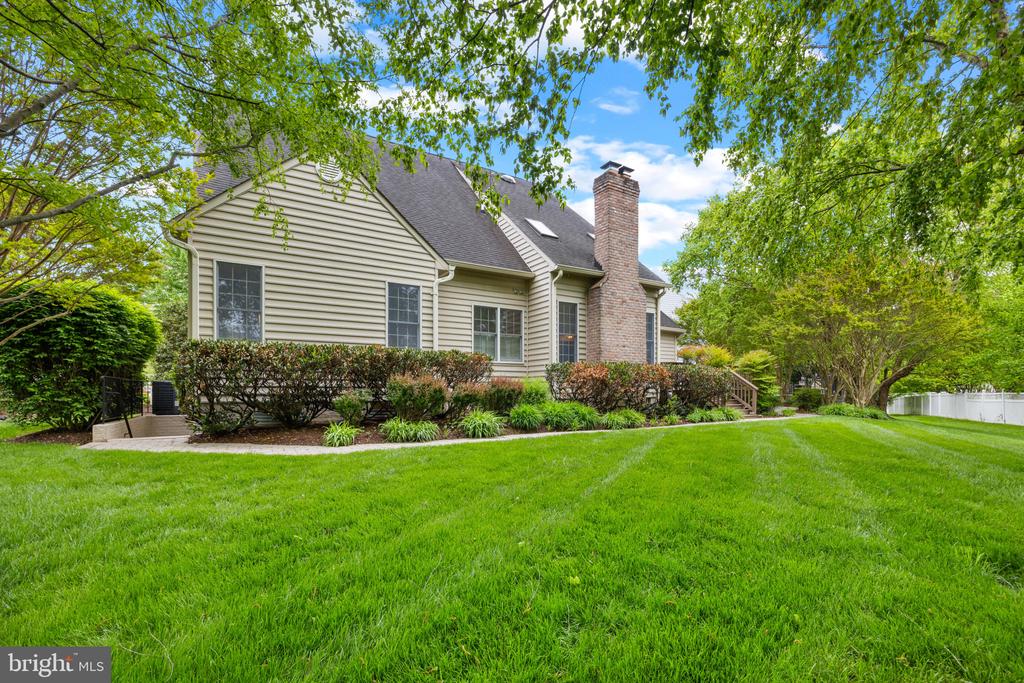 1604 TRAWLER LANE