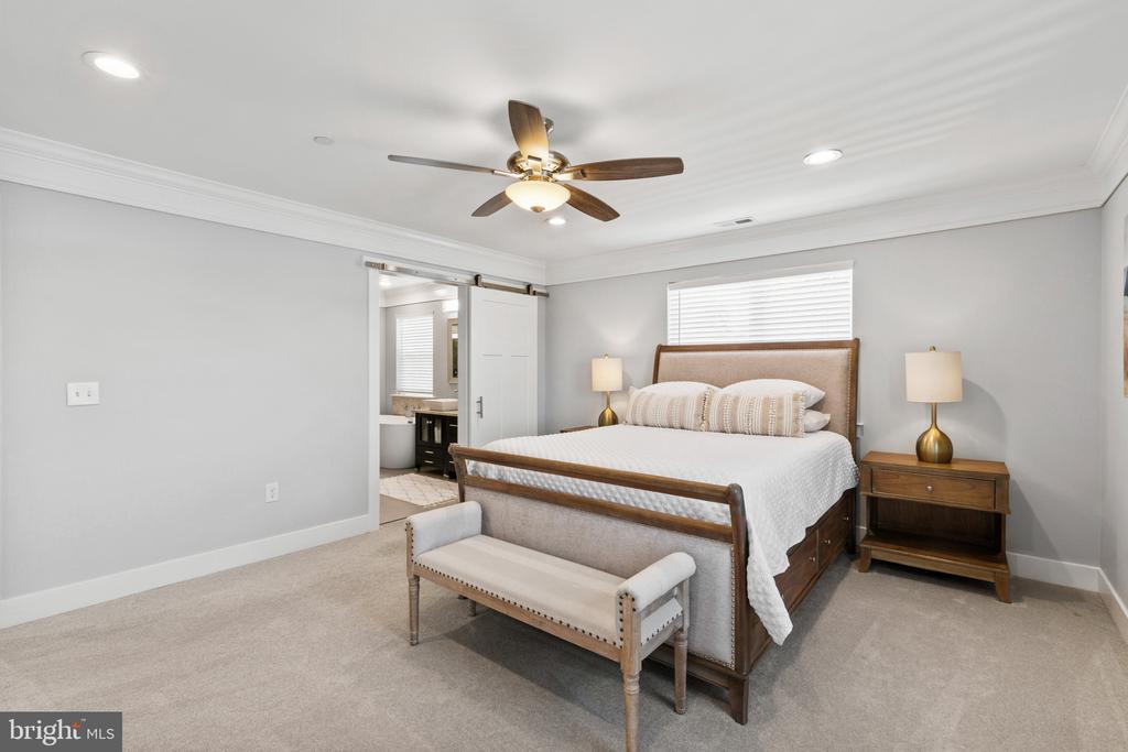 OYSTER CREEK WATERFRONT | 1326 WASHINGTON DRIVE