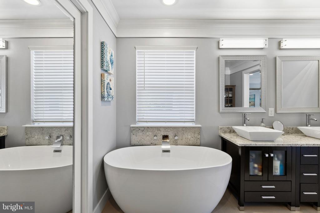 OYSTER CREEK WATERFRONT | 1326 WASHINGTON DRIVE