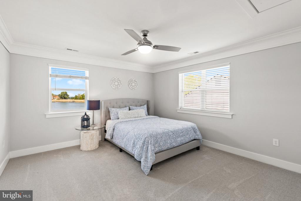 OYSTER CREEK WATERFRONT | 1326 WASHINGTON DRIVE