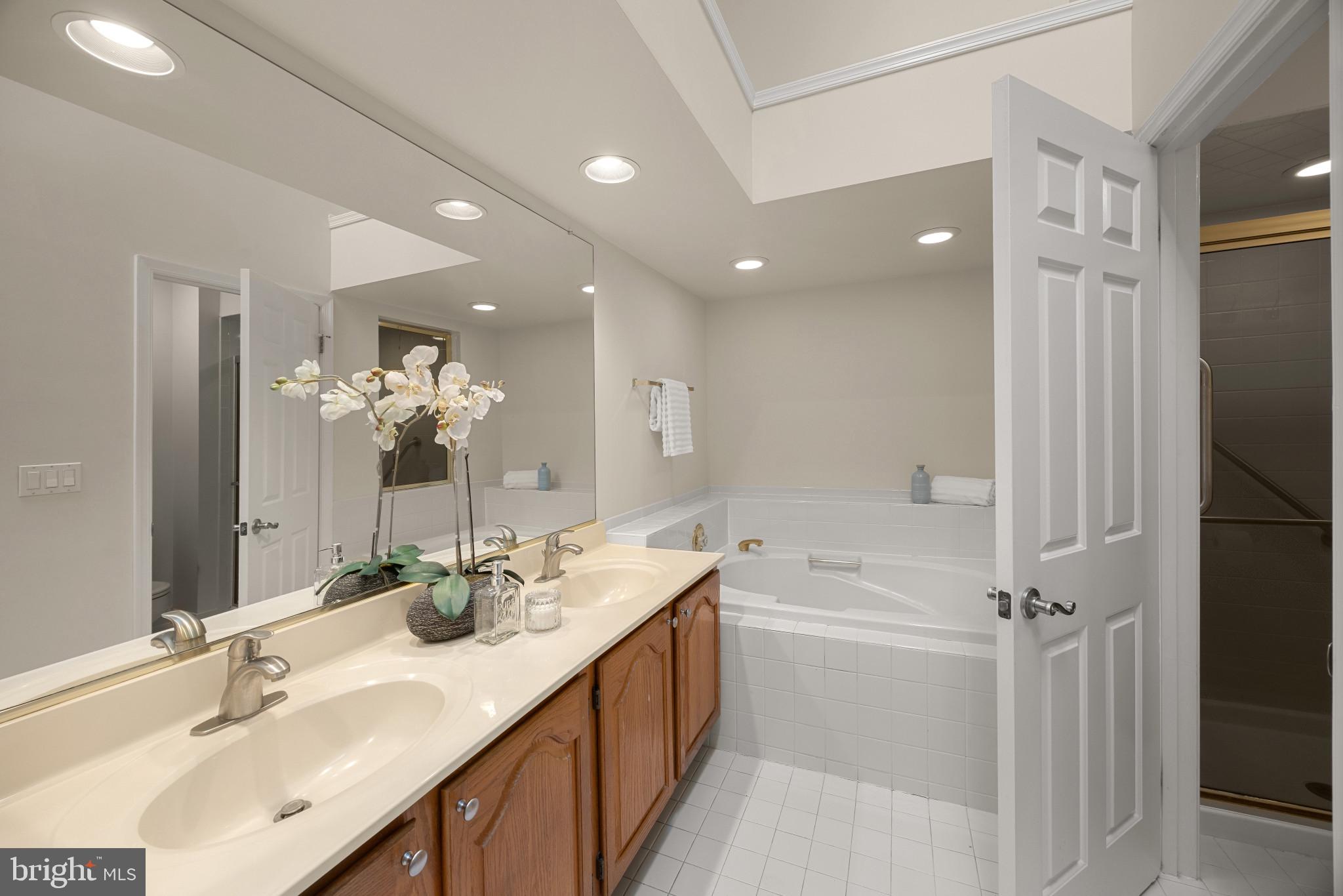 ANNAPOLIS TOWNHOME | 130 SUMMER VILLAGE DRIVE