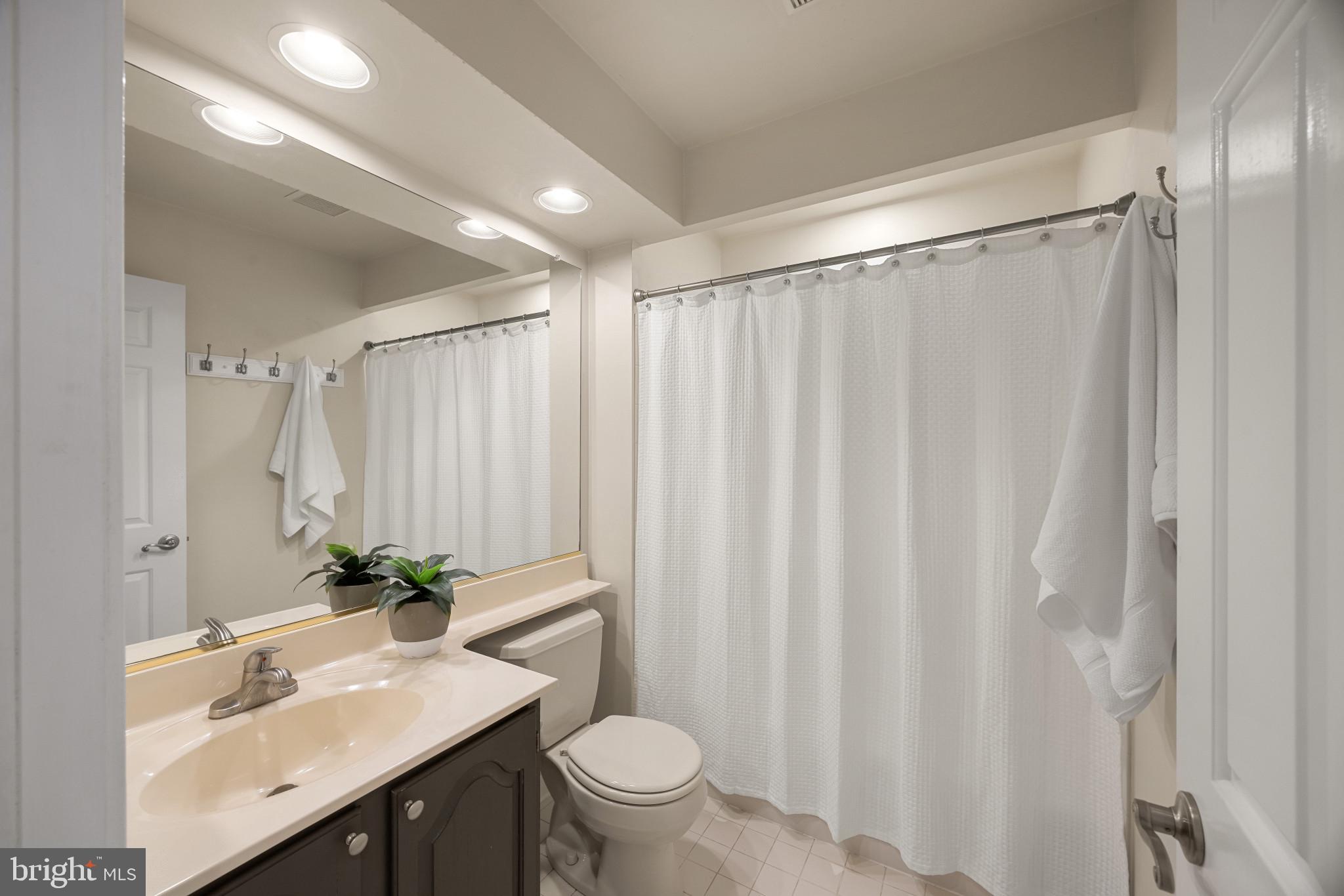 ANNAPOLIS TOWNHOME | 130 SUMMER VILLAGE DRIVE