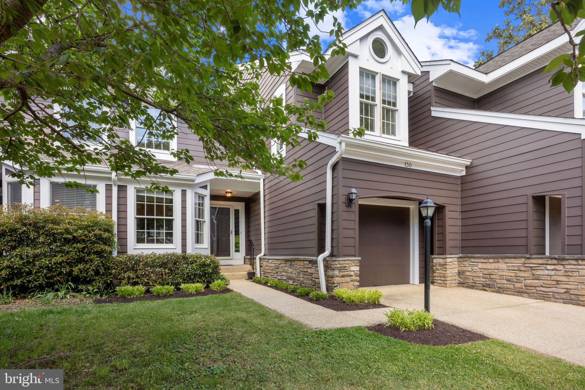 ANNAPOLIS TOWNHOME | 130 SUMMER VILLAGE DRIVE