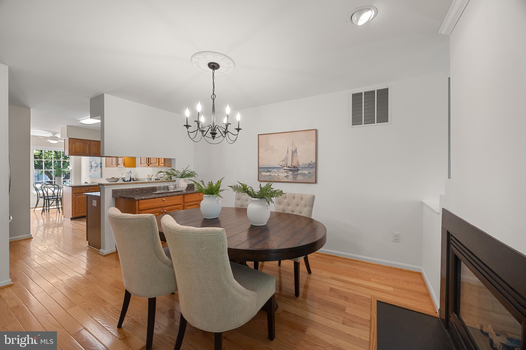 ANNAPOLIS TOWNHOME | 130 SUMMER VILLAGE DRIVE