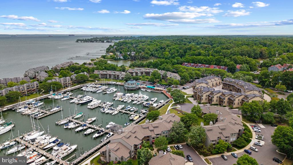 WATERFRONT LIFESTYLE IN CHESAPEAKE HARBOUR | 2002 DAKOTA PLACE 2A