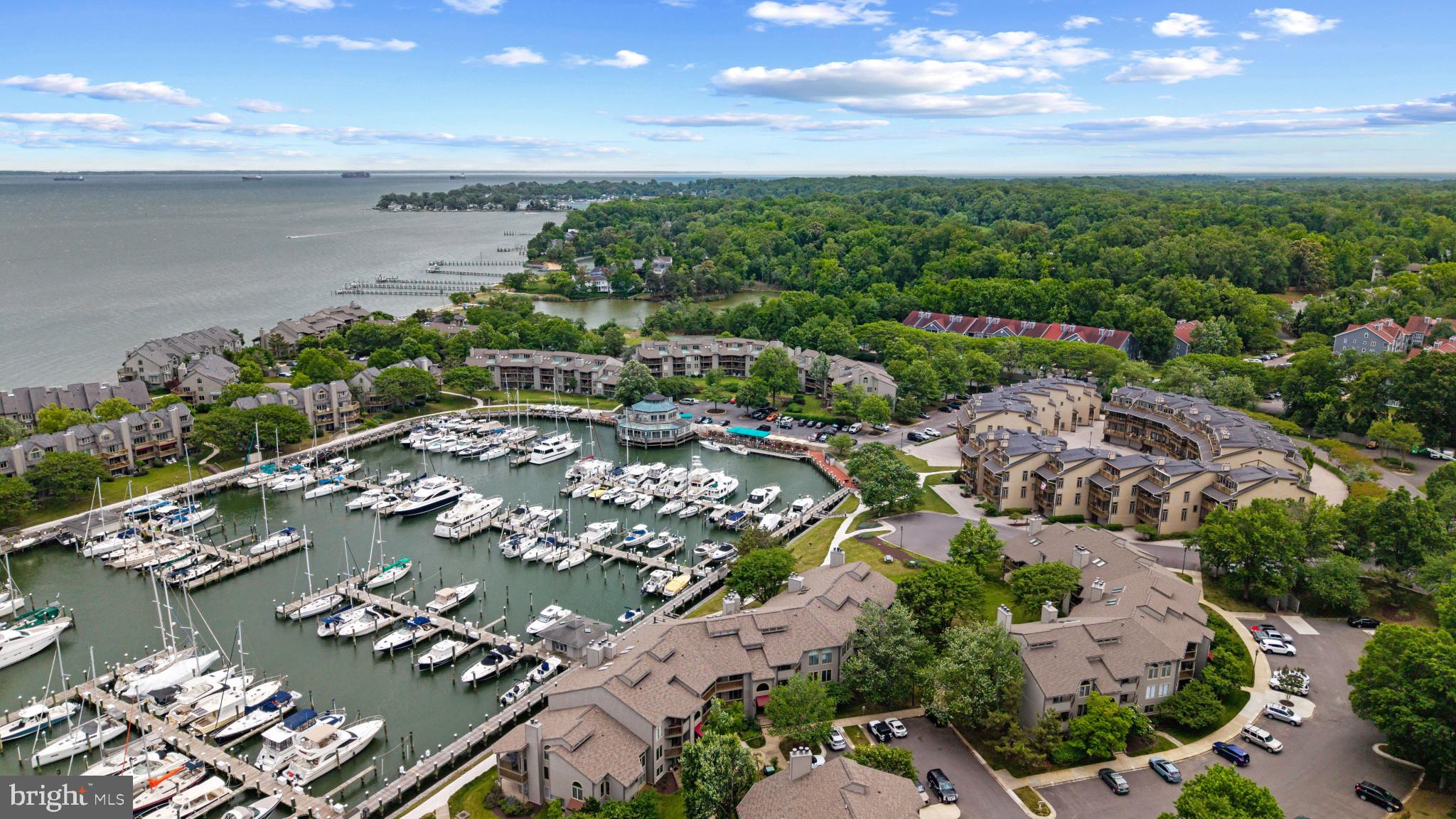 WATERFRONT LIFESTYLE IN CHESAPEAKE HARBOUR | 2002 DAKOTA PLACE 2A