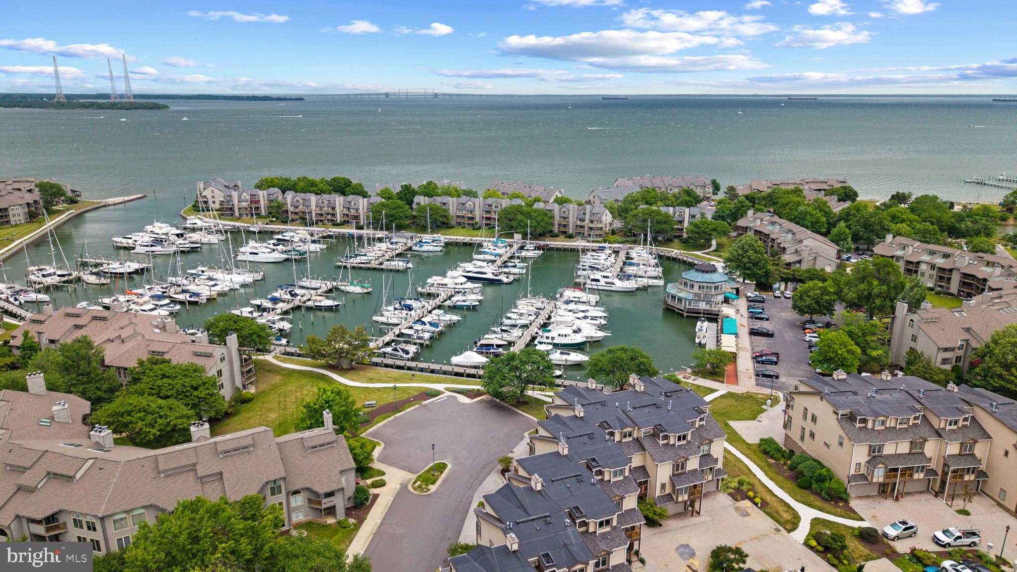 WATERFRONT LIFESTYLE IN CHESAPEAKE HARBOUR | 2002 DAKOTA PLACE 2A