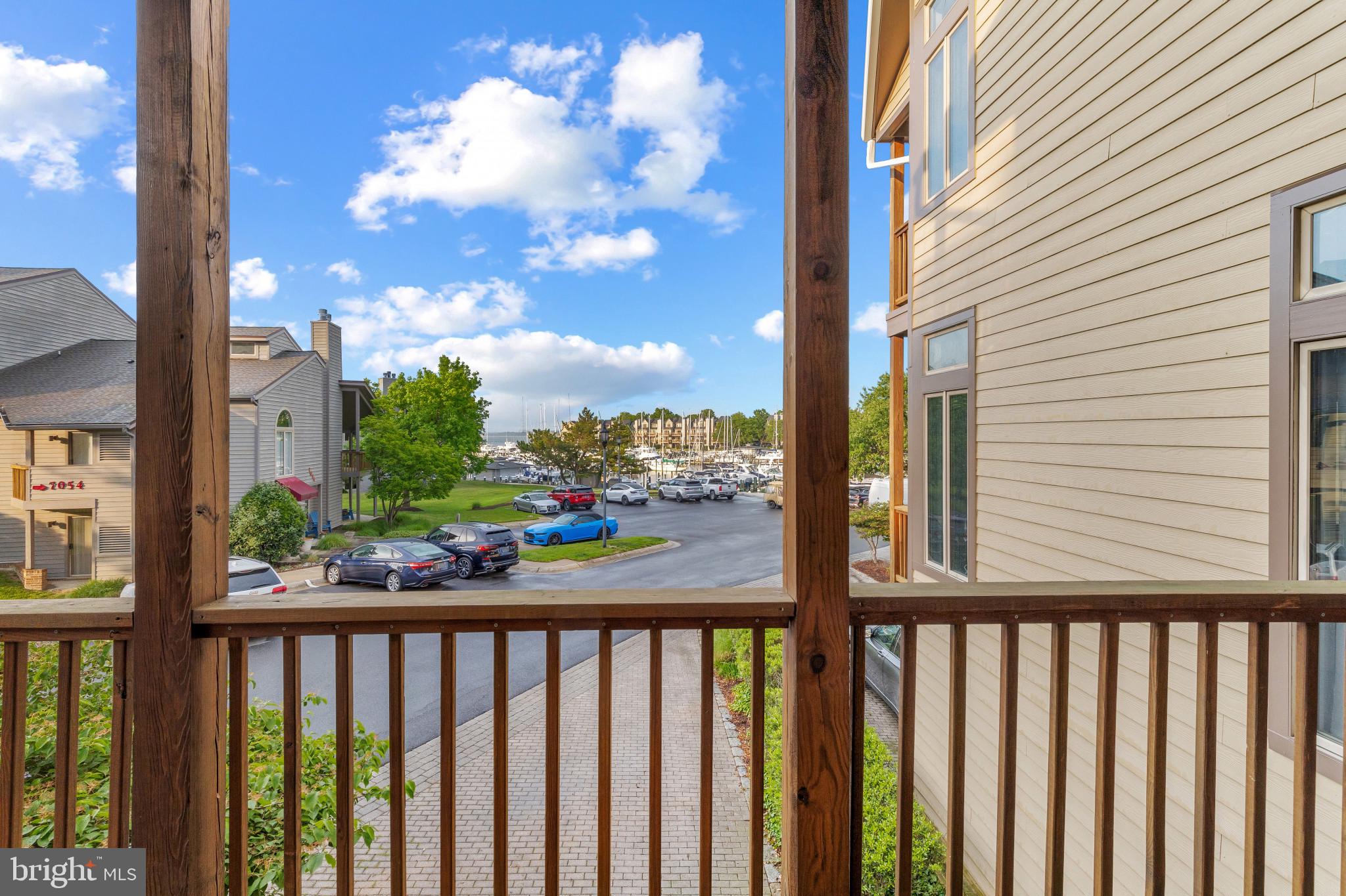 WATERFRONT LIFESTYLE IN CHESAPEAKE HARBOUR | 2002 DAKOTA PLACE 2A