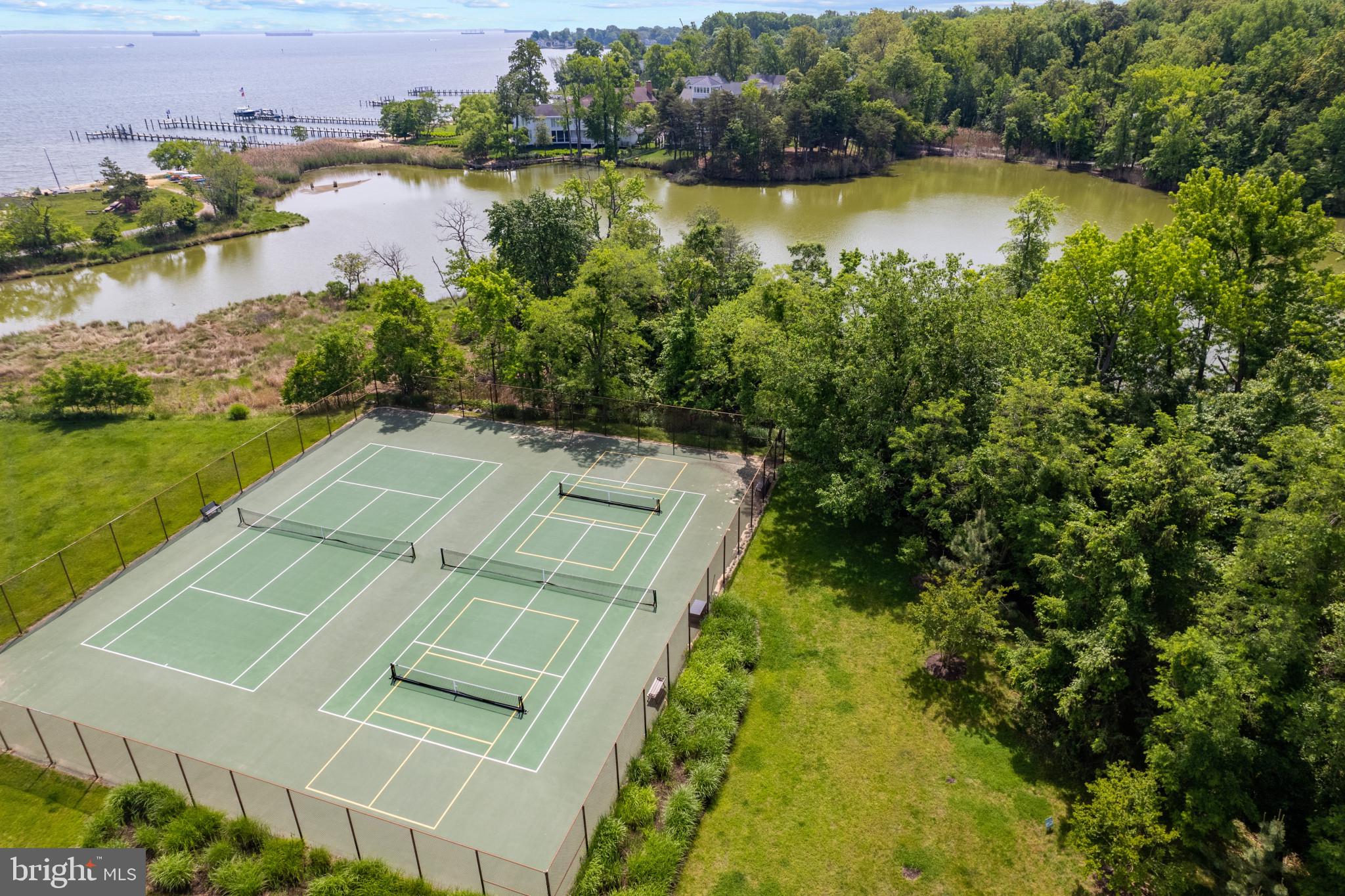 WATERFRONT LIFESTYLE IN CHESAPEAKE HARBOUR | 2002 DAKOTA PLACE 2A