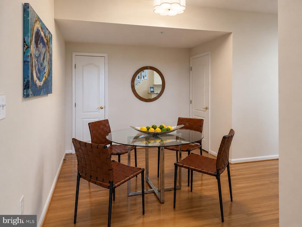WATERFRONT LIFESTYLE IN CHESAPEAKE HARBOUR | 2002 DAKOTA PLACE 2A