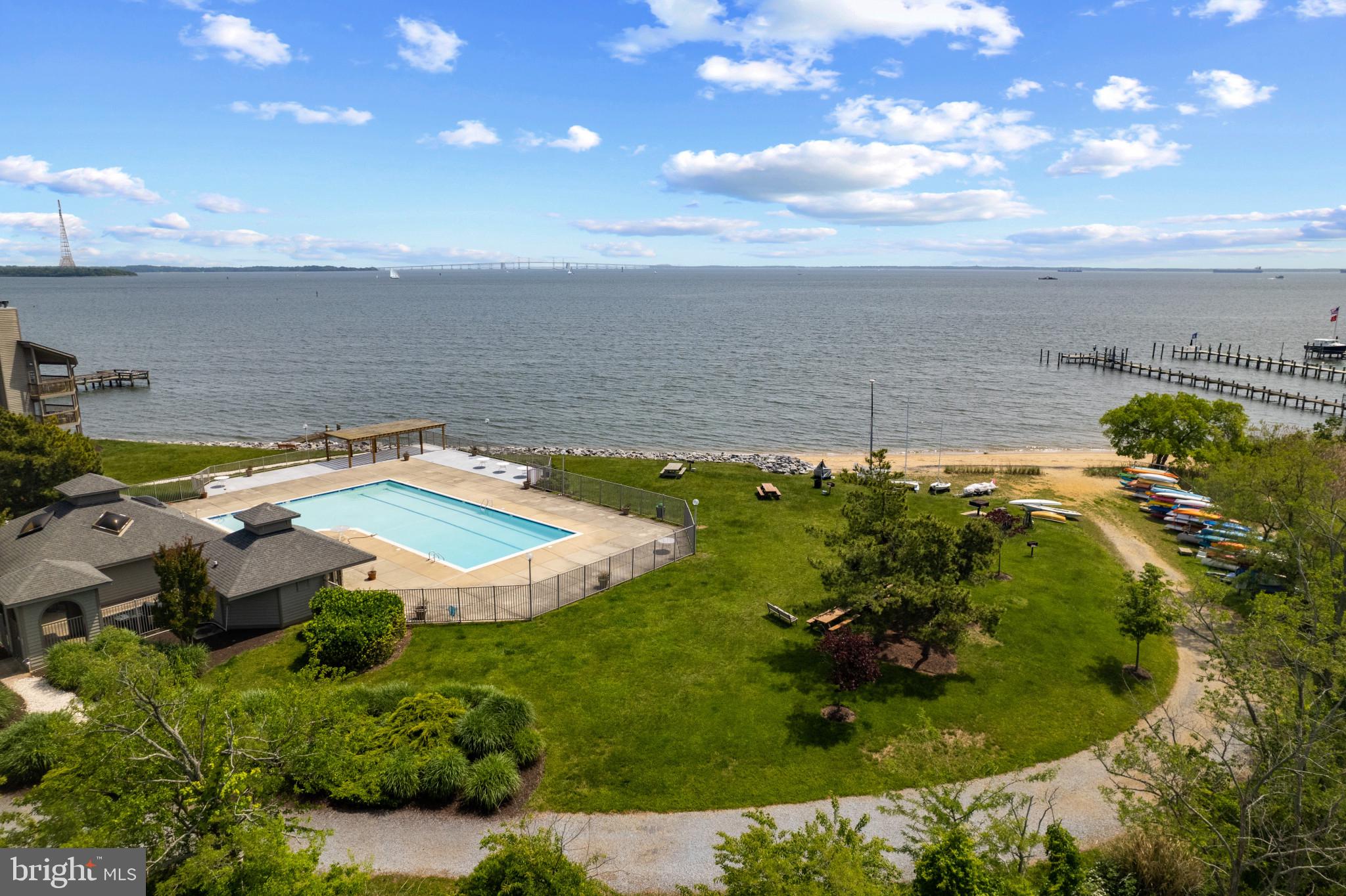 WATERFRONT LIFESTYLE IN CHESAPEAKE HARBOUR | 2002 DAKOTA PLACE 2A