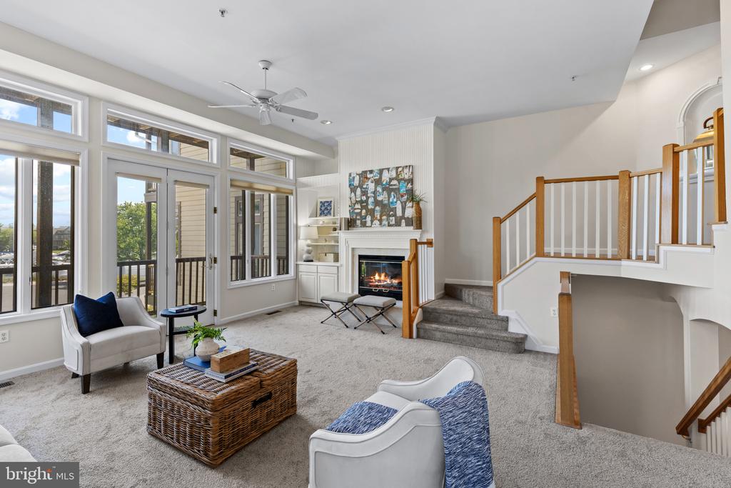 WATERFRONT LIFESTYLE IN CHESAPEAKE HARBOUR | 2002 DAKOTA PLACE 2A
