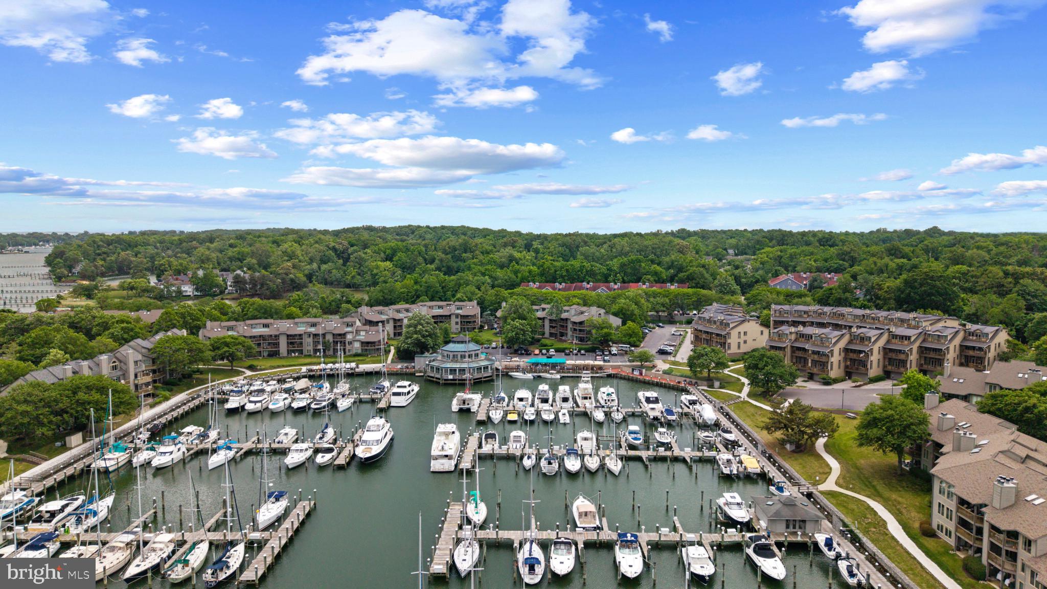 WATERFRONT LIFESTYLE IN CHESAPEAKE HARBOUR | 2002 DAKOTA PLACE 2A