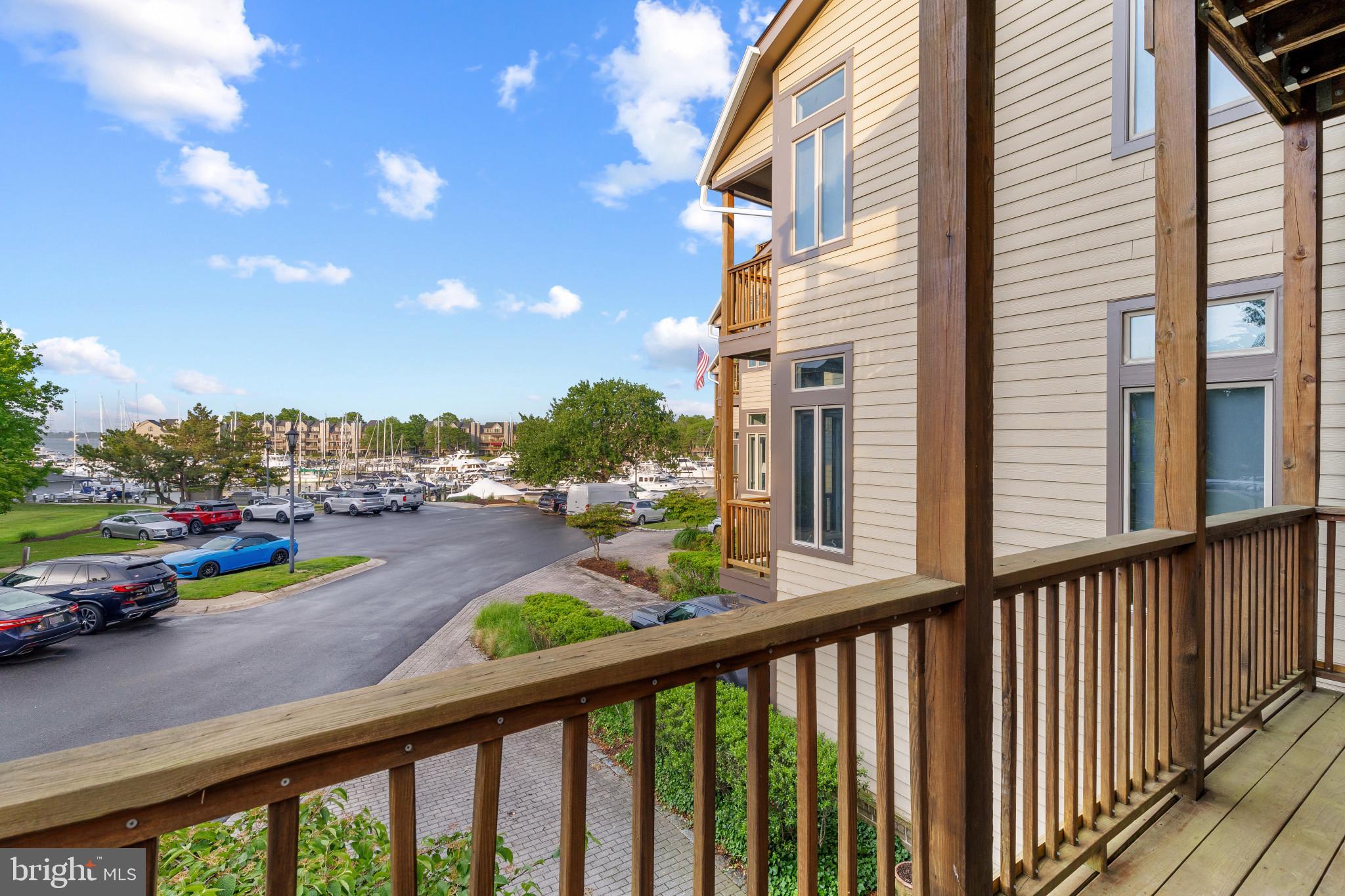 WATERFRONT LIFESTYLE IN CHESAPEAKE HARBOUR | 2002 DAKOTA PLACE 2A