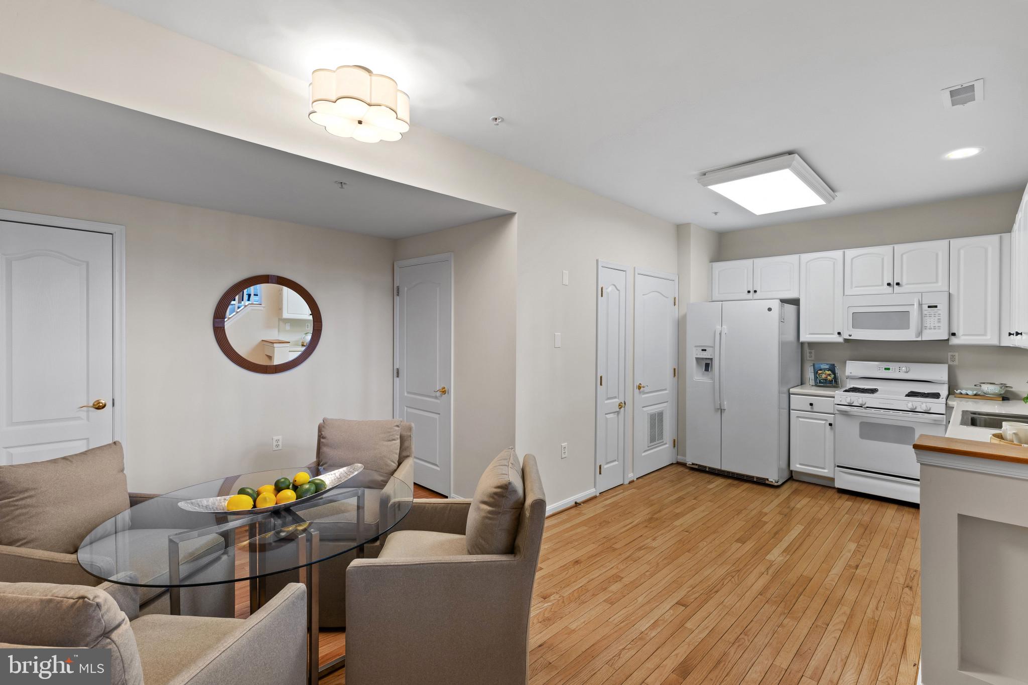 WATERFRONT LIFESTYLE IN CHESAPEAKE HARBOUR | 2002 DAKOTA PLACE 2A