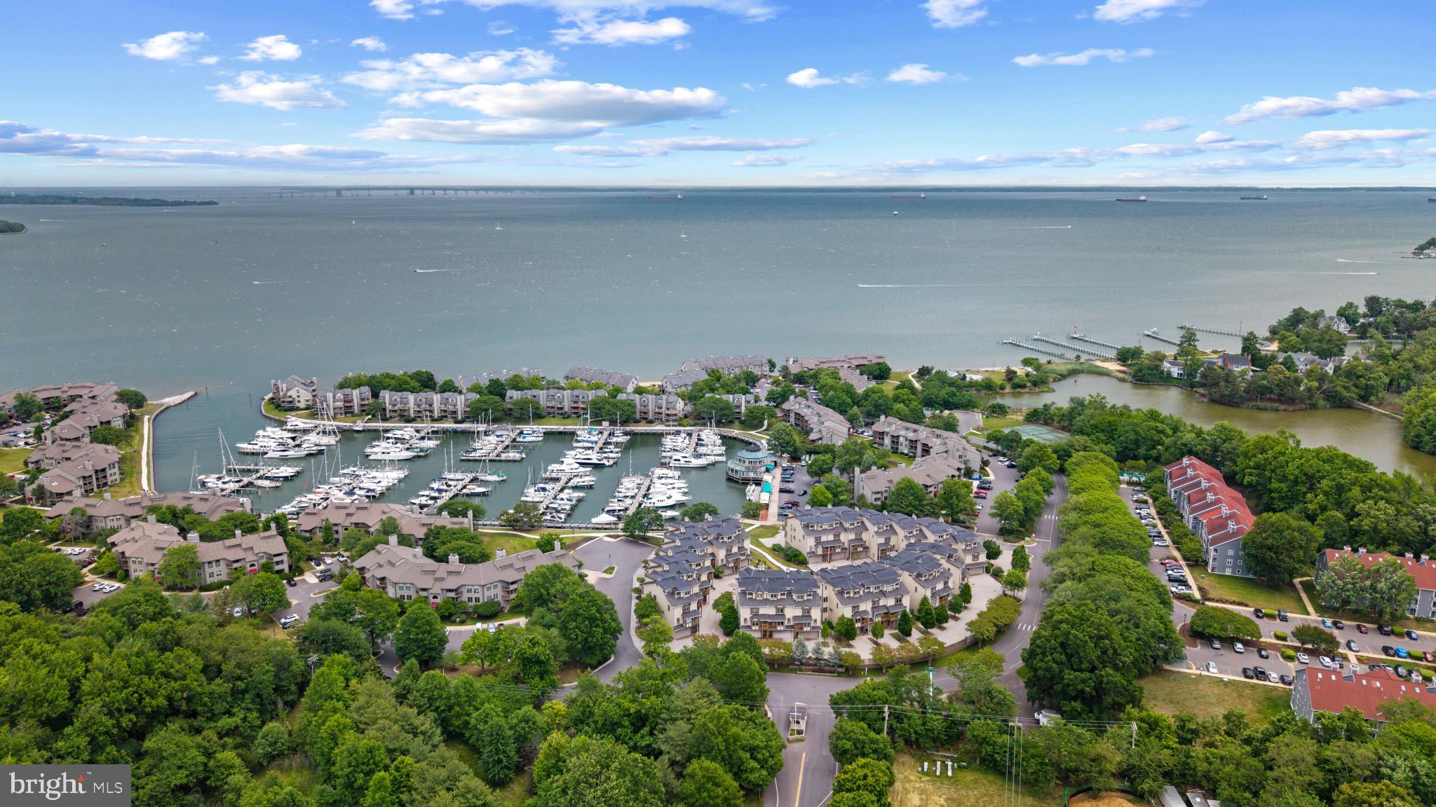 WATERFRONT LIFESTYLE IN CHESAPEAKE HARBOUR | 2002 DAKOTA PLACE 2A