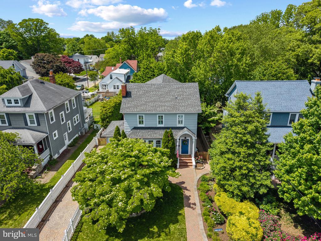 EASTPORT CHARACTER AND CHARM | 712 CHESAPEAKE AVENUE