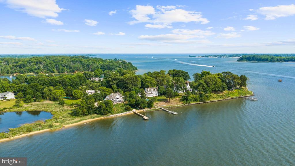 WATERFRONT LUXURY ON THE SOUTH RIVER | 3344 HARNESS CREEK ROAD