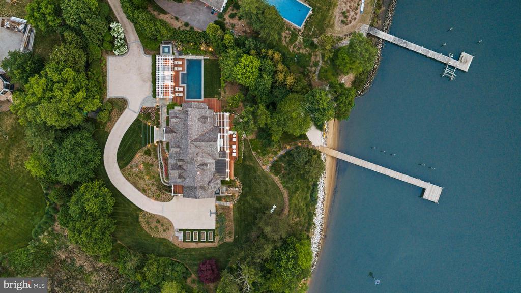 WATERFRONT LUXURY ON THE SOUTH RIVER | 3344 HARNESS CREEK ROAD