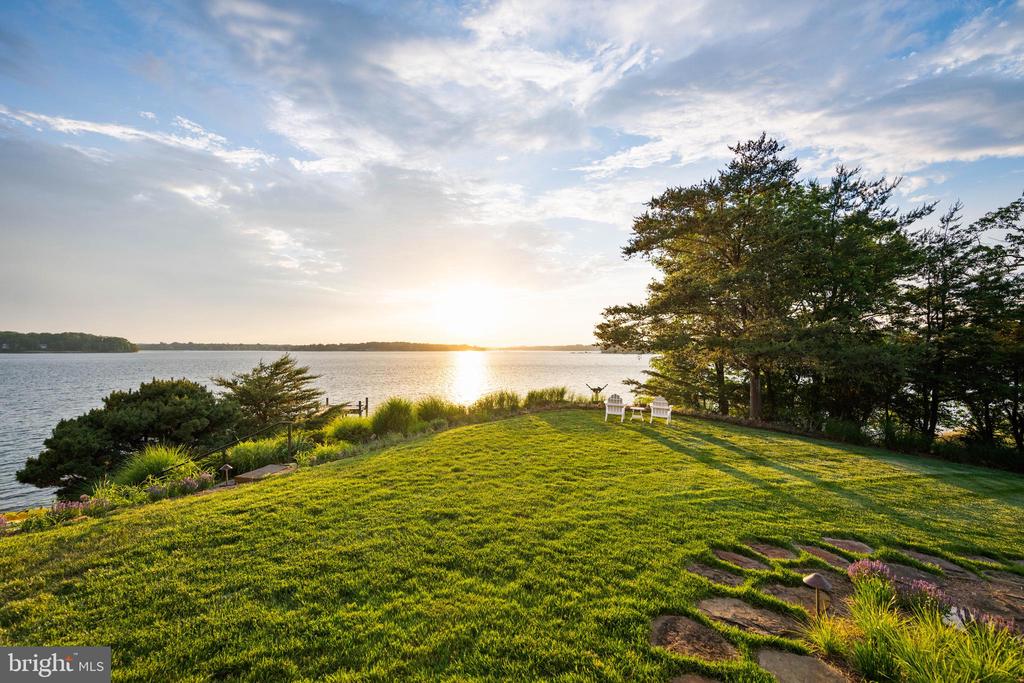 WATERFRONT LUXURY ON THE SOUTH RIVER | 3344 HARNESS CREEK ROAD