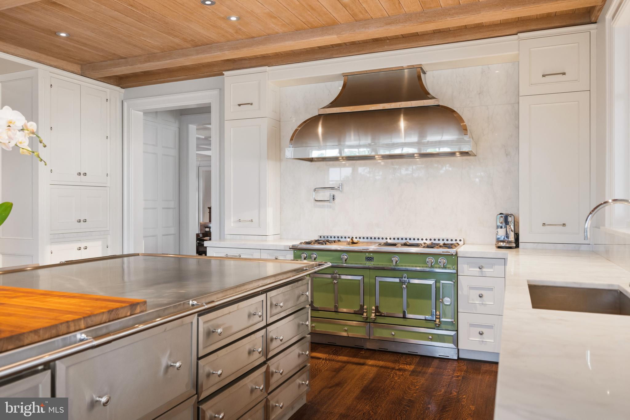 WATERFRONT LUXURY ON THE SOUTH RIVER | 3344 HARNESS CREEK ROAD
