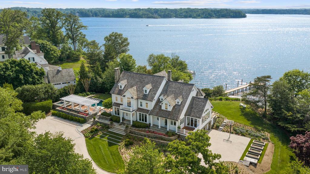 WATERFRONT LUXURY ON THE SOUTH RIVER | 3344 HARNESS CREEK ROAD