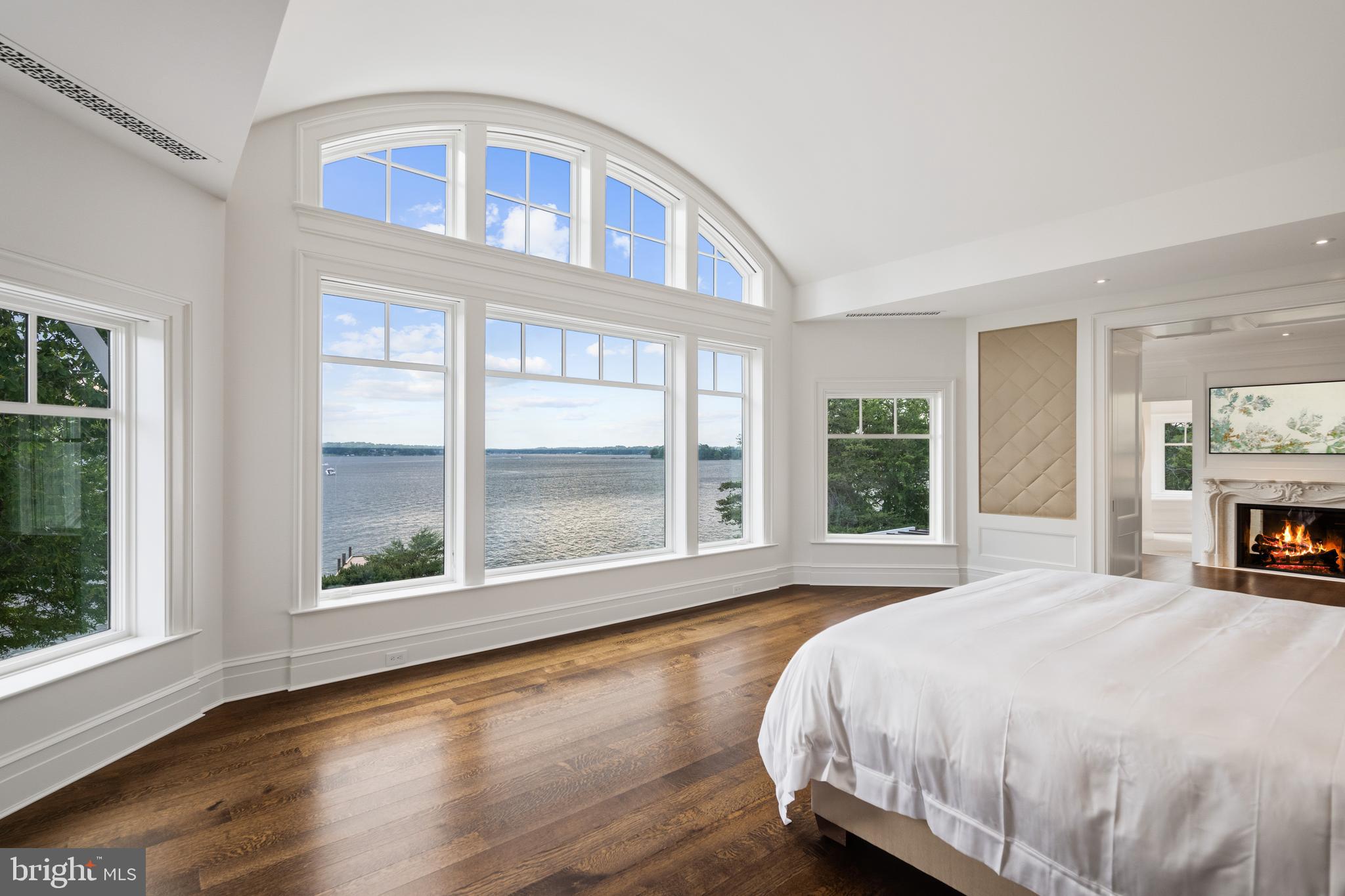 WATERFRONT LUXURY ON THE SOUTH RIVER | 3344 HARNESS CREEK ROAD