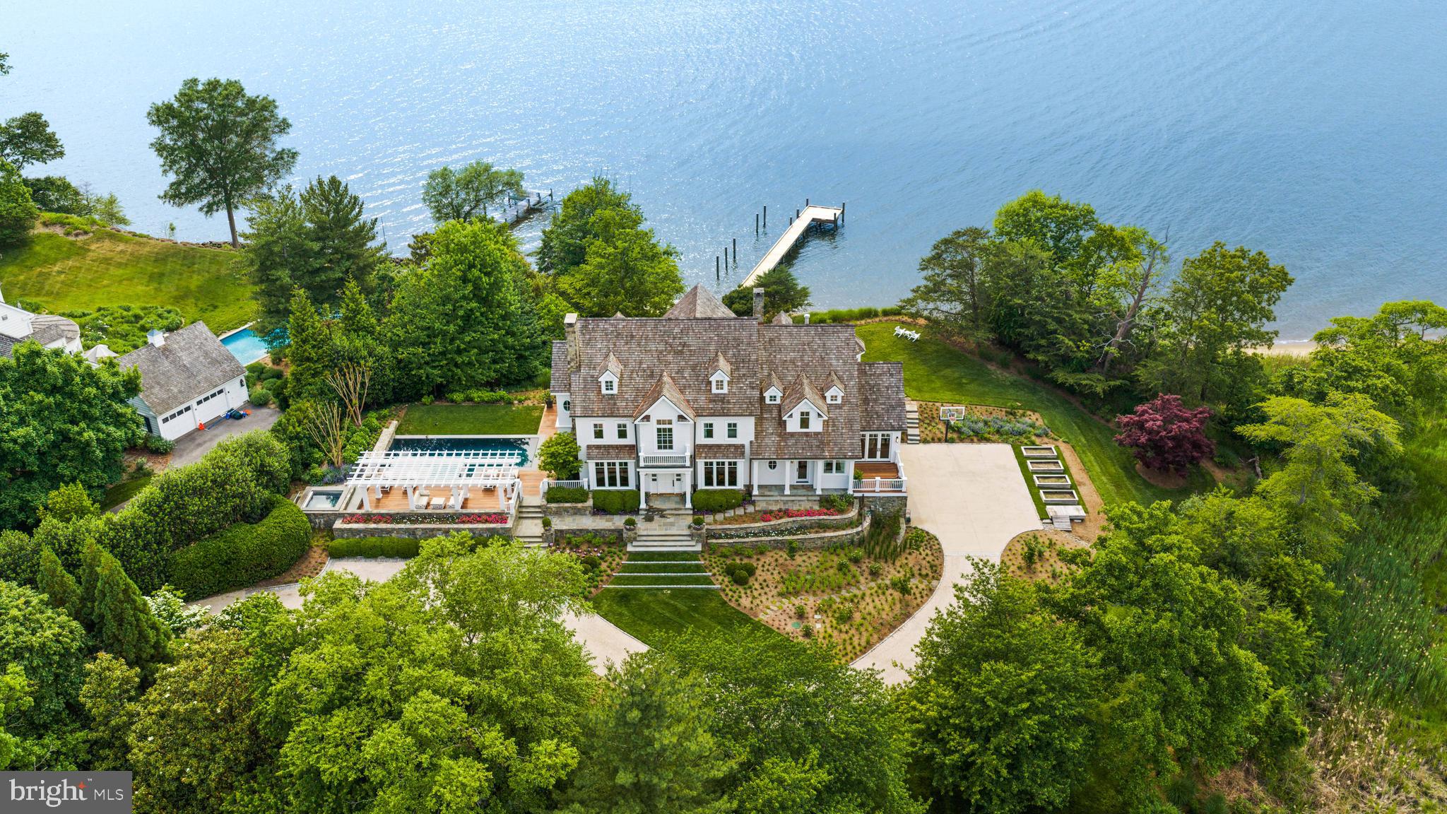 WATERFRONT LUXURY ON THE SOUTH RIVER | 3344 HARNESS CREEK ROAD