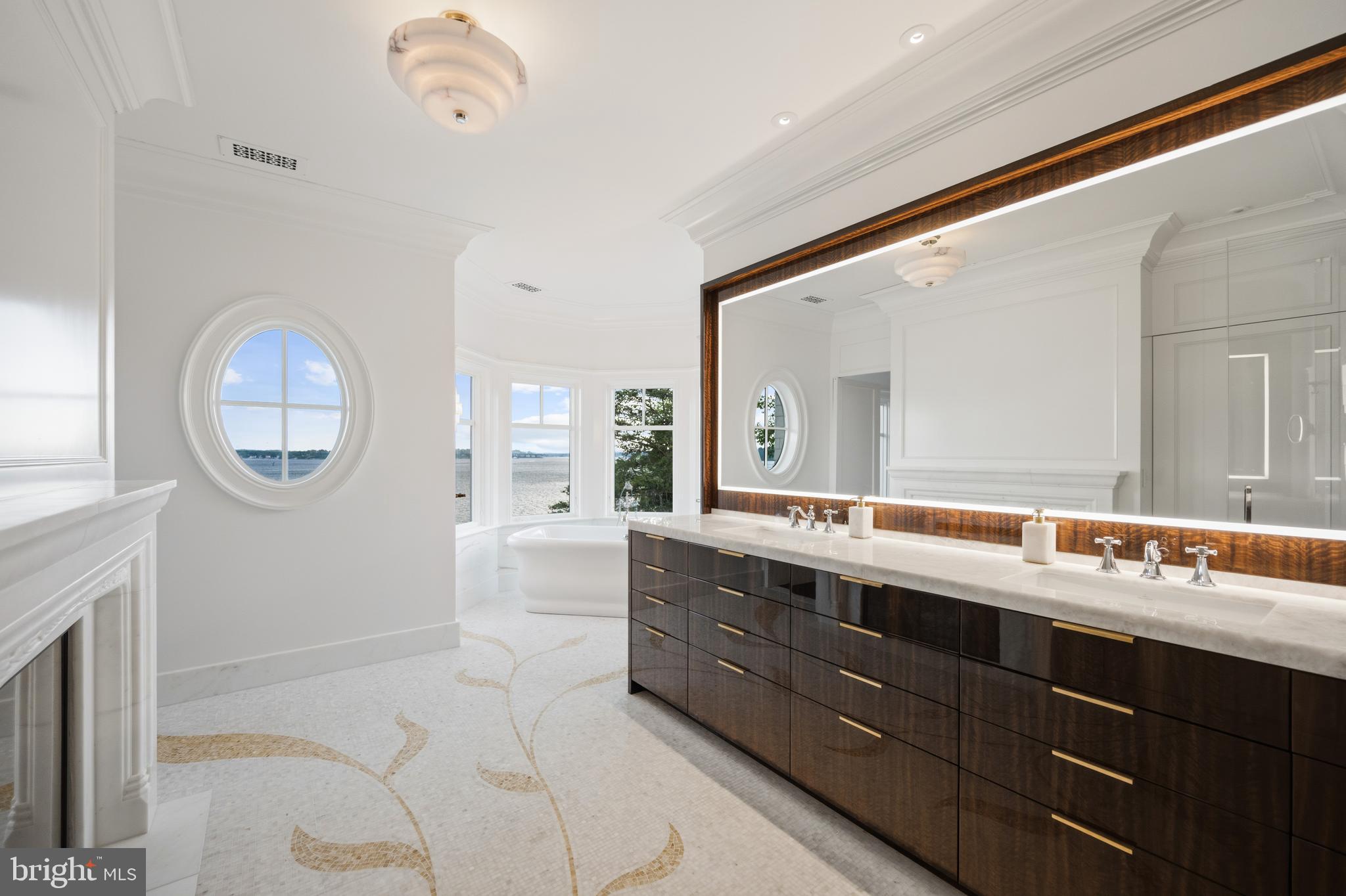 WATERFRONT LUXURY ON THE SOUTH RIVER | 3344 HARNESS CREEK ROAD