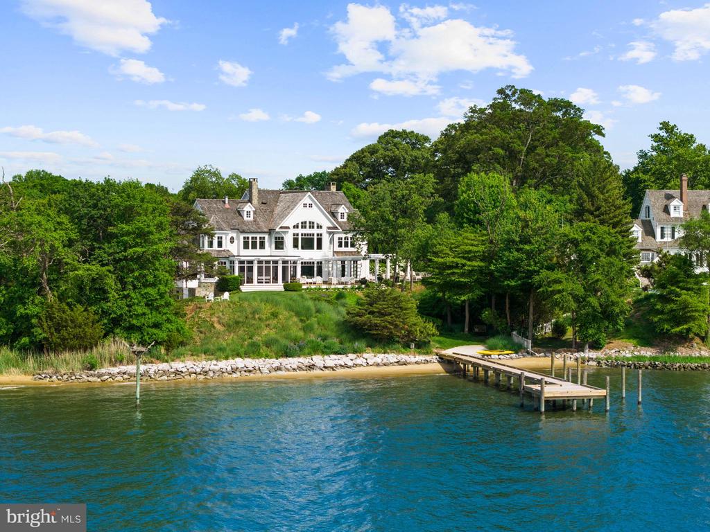 WATERFRONT LUXURY ON THE SOUTH RIVER | 3344 HARNESS CREEK ROAD